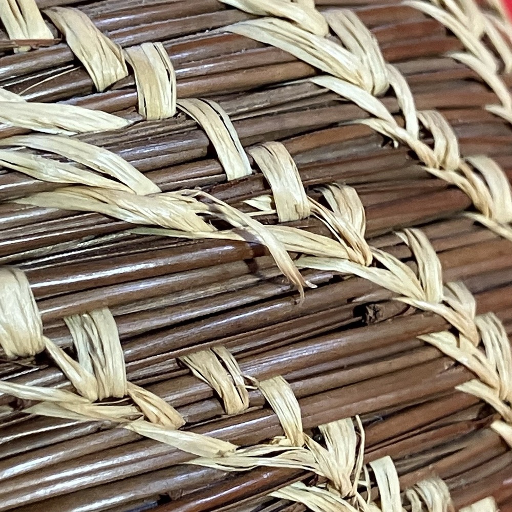 Vintage Handwoven Pine Needle Box with Lid / Handcrafted Coiled Basketry‎ - Picture 10 of 15